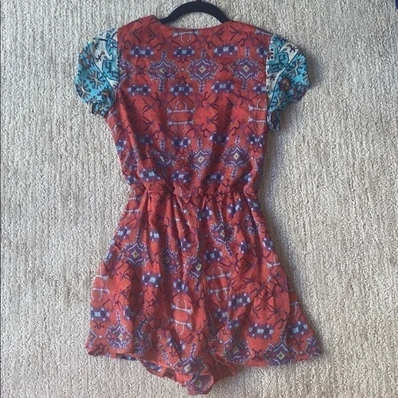 red romper with sleeves - Picture 2 of 3